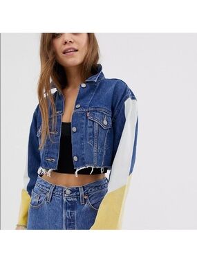 Levis Cut-Off Cropped Moto
Trucker Jacket Block Out Size Large